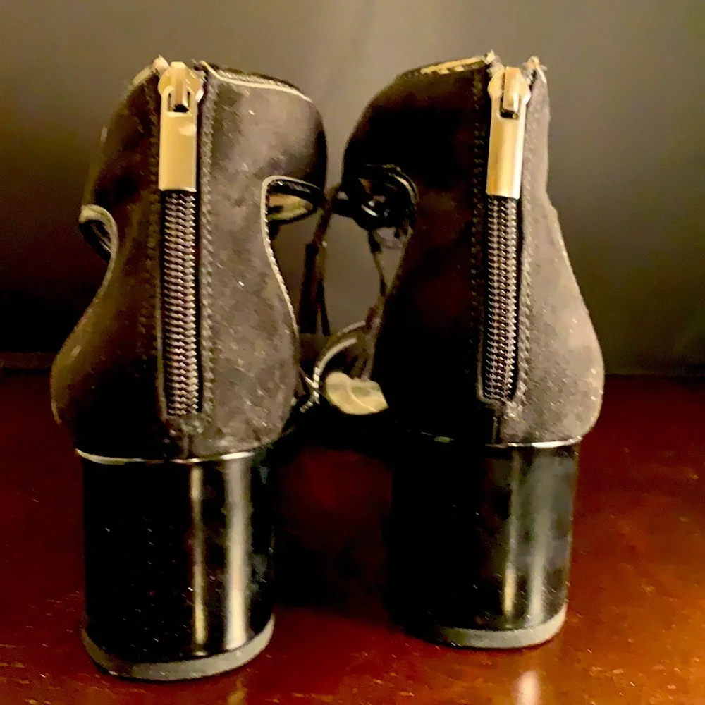 Bandolino black zipper back block heels - Picture 3 of 5